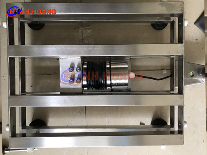 khung ban can inox 304